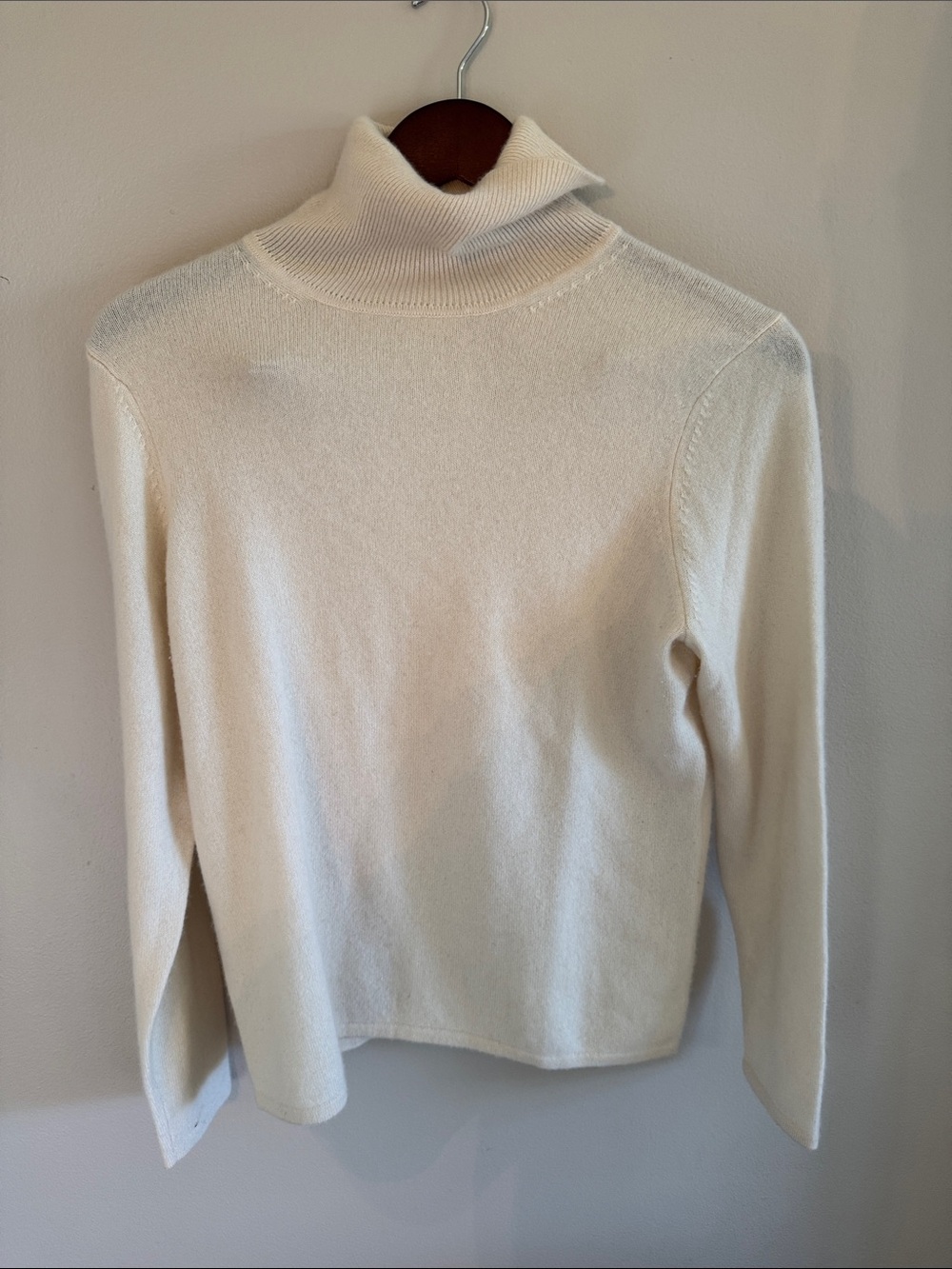 Belford Cashmere Classic Cream Turtleneck Sweater - Women's